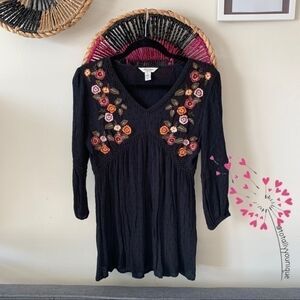 Arizona Floral Blouse peek-a-boo Eyelet Detail